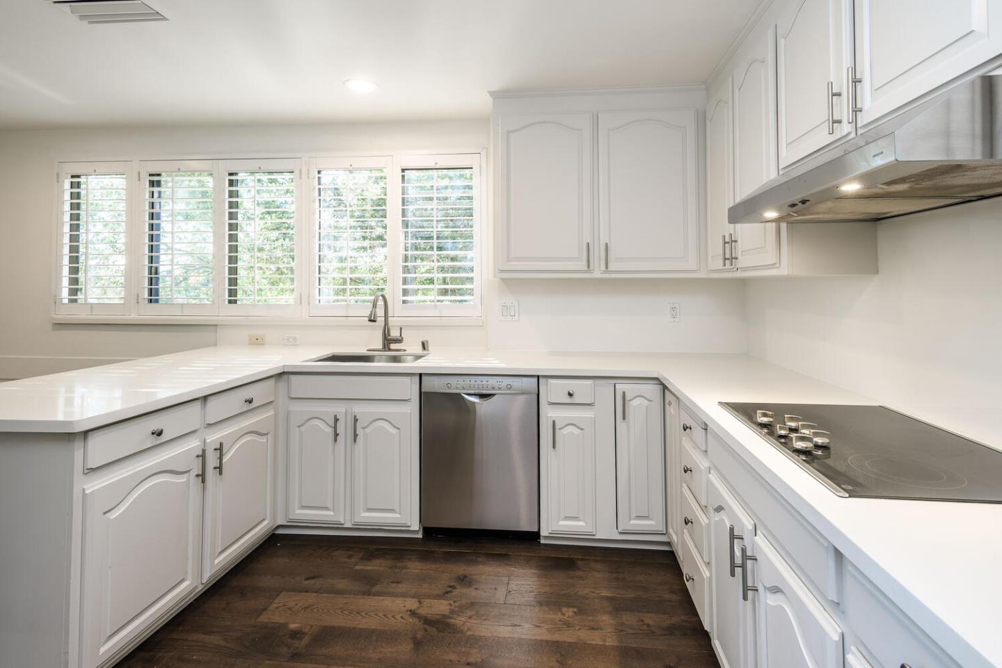 Detail Gallery Image 9 of 33 For 50 Mounds Rd, San Mateo,  CA 94402 - 2 Beds | 2 Baths