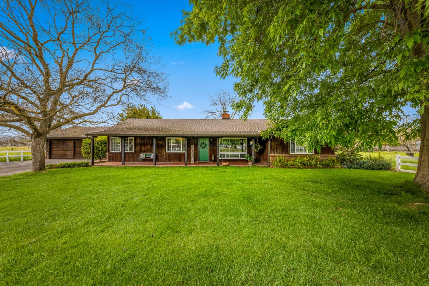 Detail Gallery Image 2 of 64 For 13755 Columbet Ave, San Martin,  CA 95046 - 3 Beds | 2 Baths