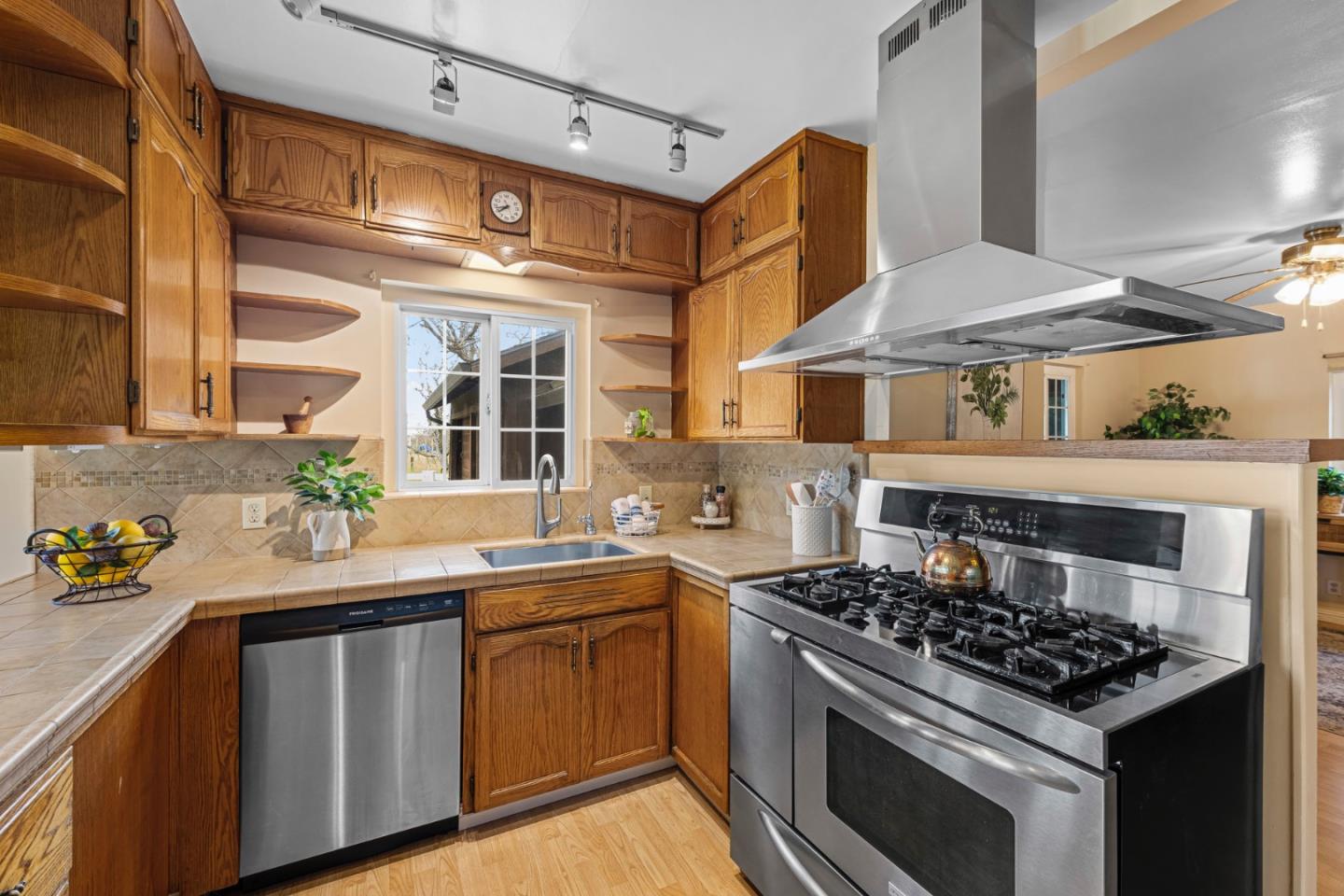 Detail Gallery Image 25 of 64 For 13755 Columbet Ave, San Martin,  CA 95046 - 3 Beds | 2 Baths