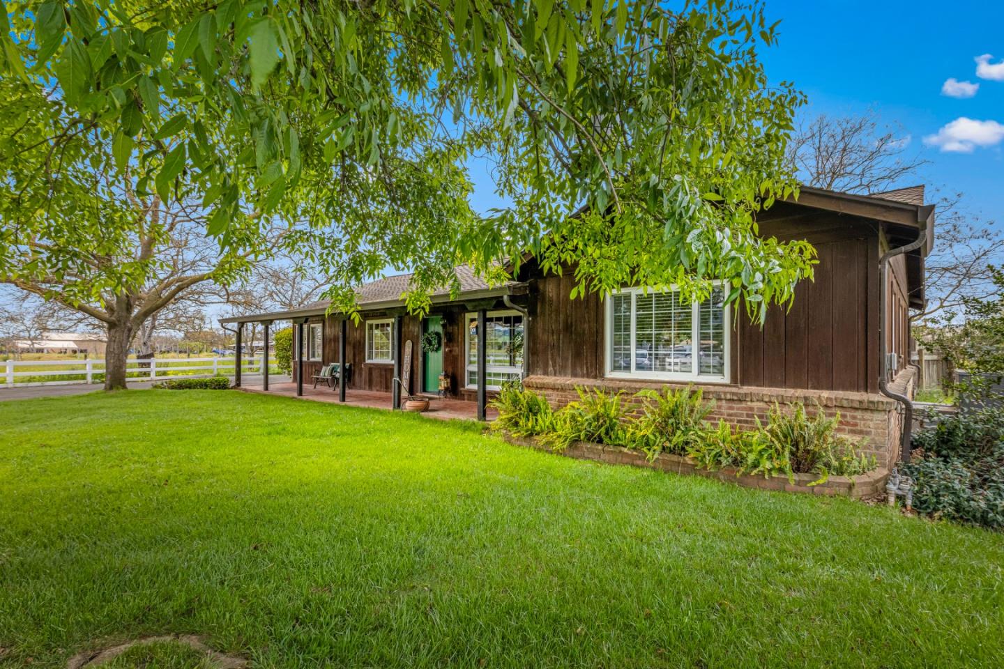 Detail Gallery Image 5 of 64 For 13755 Columbet Ave, San Martin,  CA 95046 - 3 Beds | 2 Baths