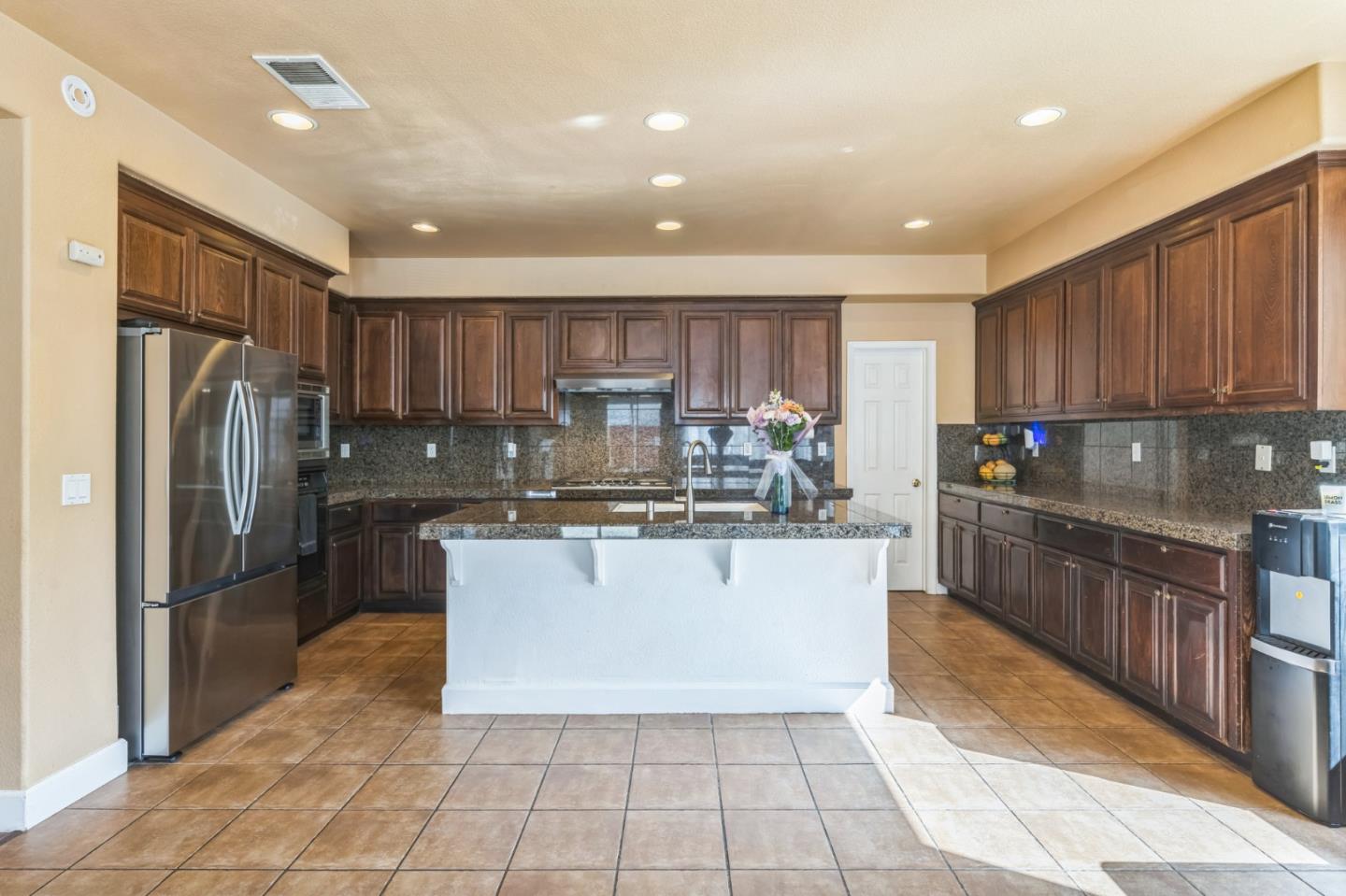 Detail Gallery Image 11 of 18 For 1512 Marigold Dr, Patterson,  CA 95363 - 6 Beds | 3 Baths