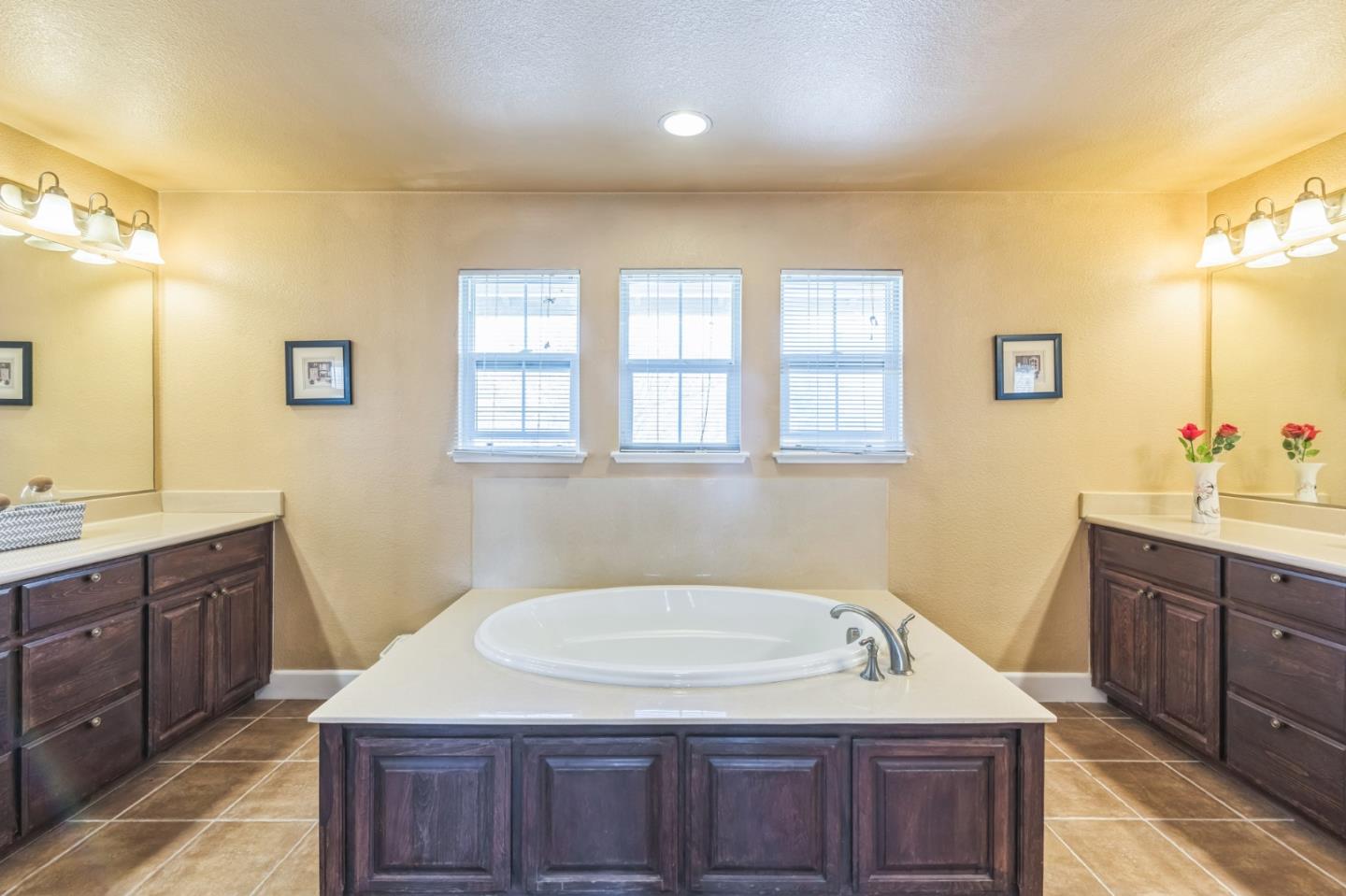 Detail Gallery Image 12 of 18 For 1512 Marigold Dr, Patterson,  CA 95363 - 6 Beds | 3 Baths