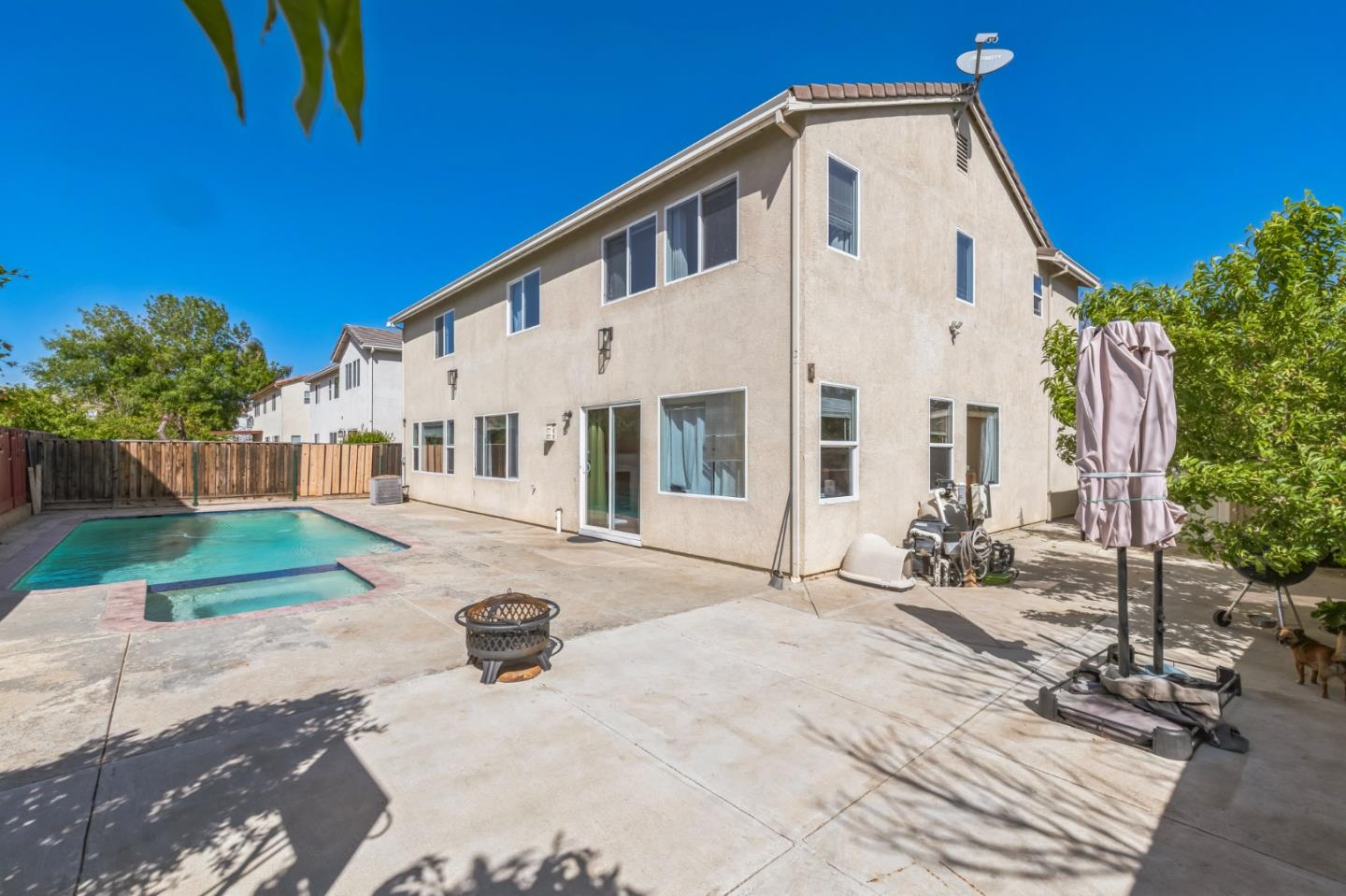 Detail Gallery Image 3 of 18 For 1512 Marigold Dr, Patterson,  CA 95363 - 6 Beds | 3 Baths