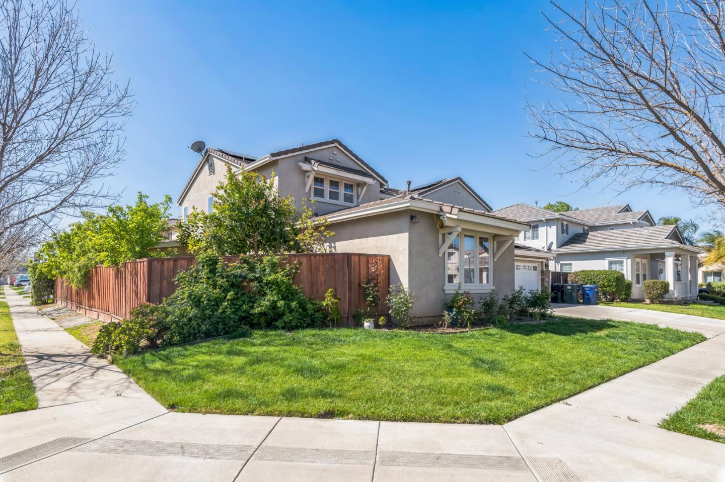 Detail Gallery Image 4 of 18 For 1512 Marigold Dr, Patterson,  CA 95363 - 6 Beds | 3 Baths