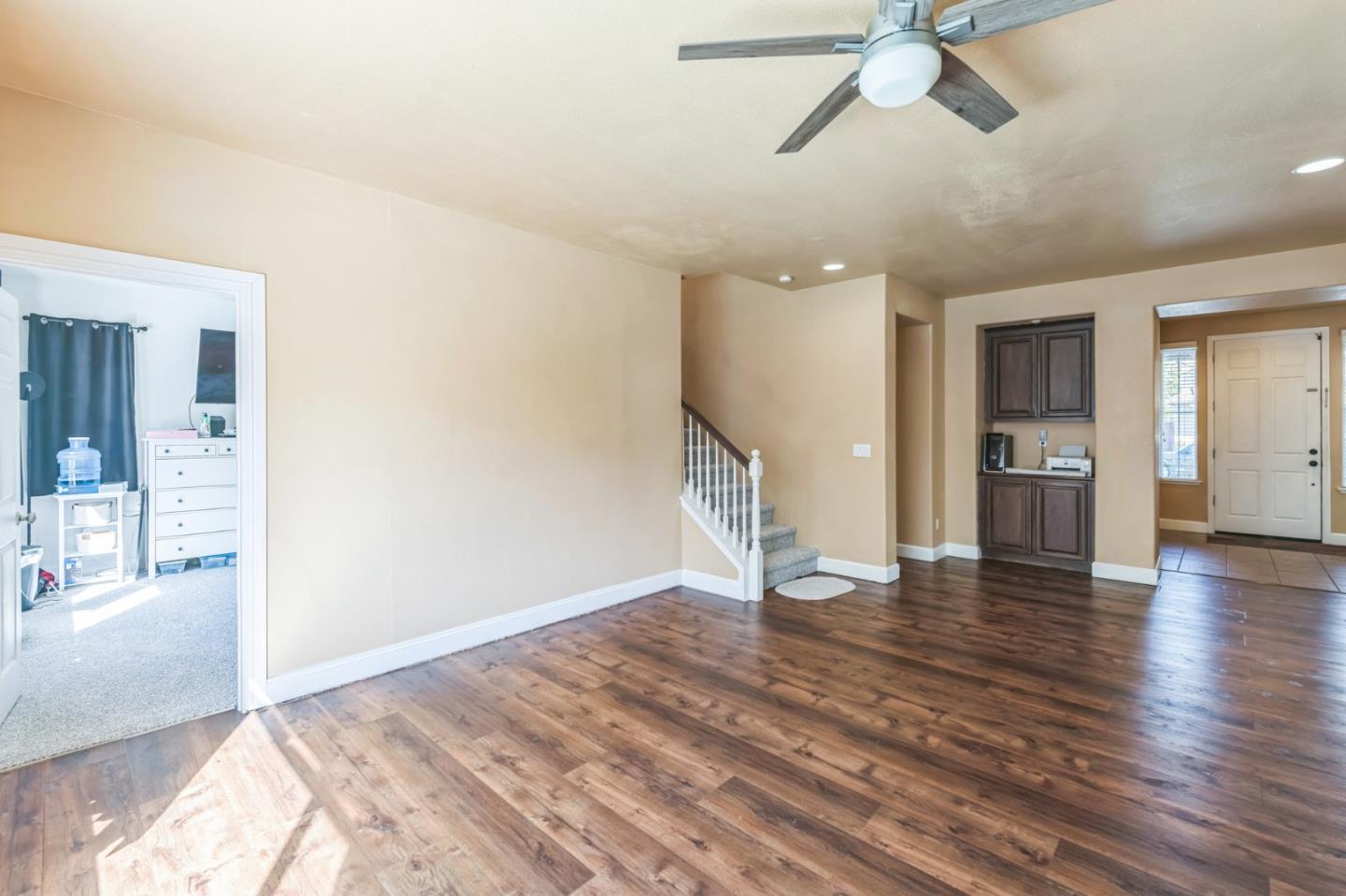 Detail Gallery Image 5 of 18 For 1512 Marigold Dr, Patterson,  CA 95363 - 6 Beds | 3 Baths