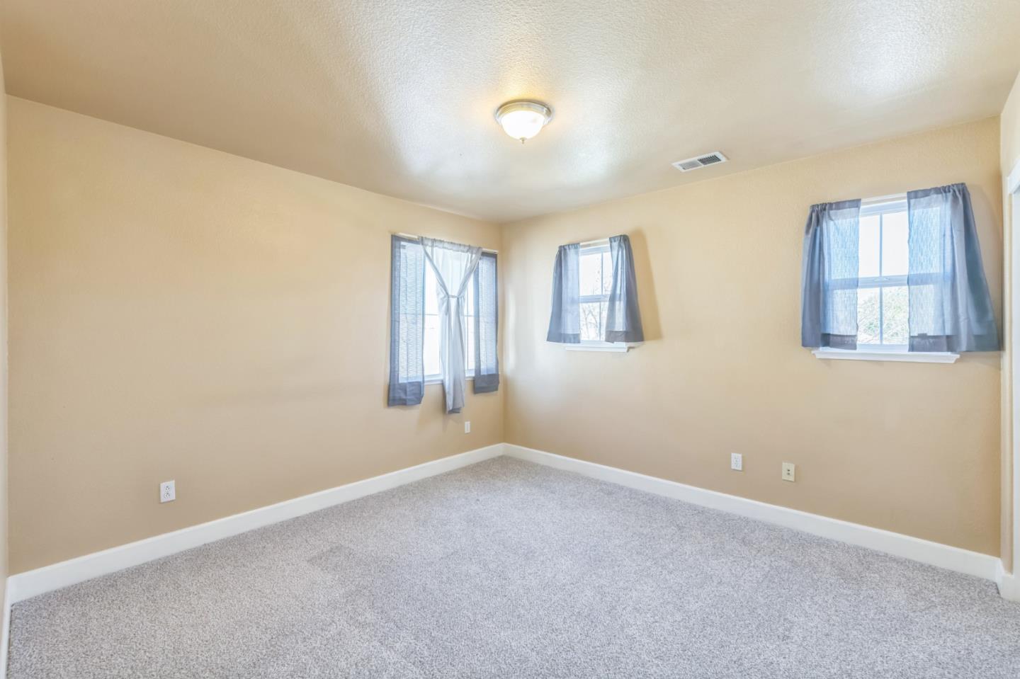 Detail Gallery Image 7 of 18 For 1512 Marigold Dr, Patterson,  CA 95363 - 6 Beds | 3 Baths