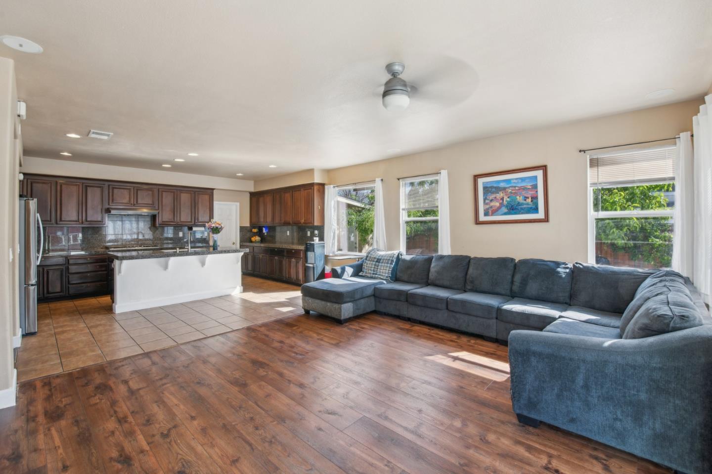 Detail Gallery Image 8 of 18 For 1512 Marigold Dr, Patterson,  CA 95363 - 6 Beds | 3 Baths