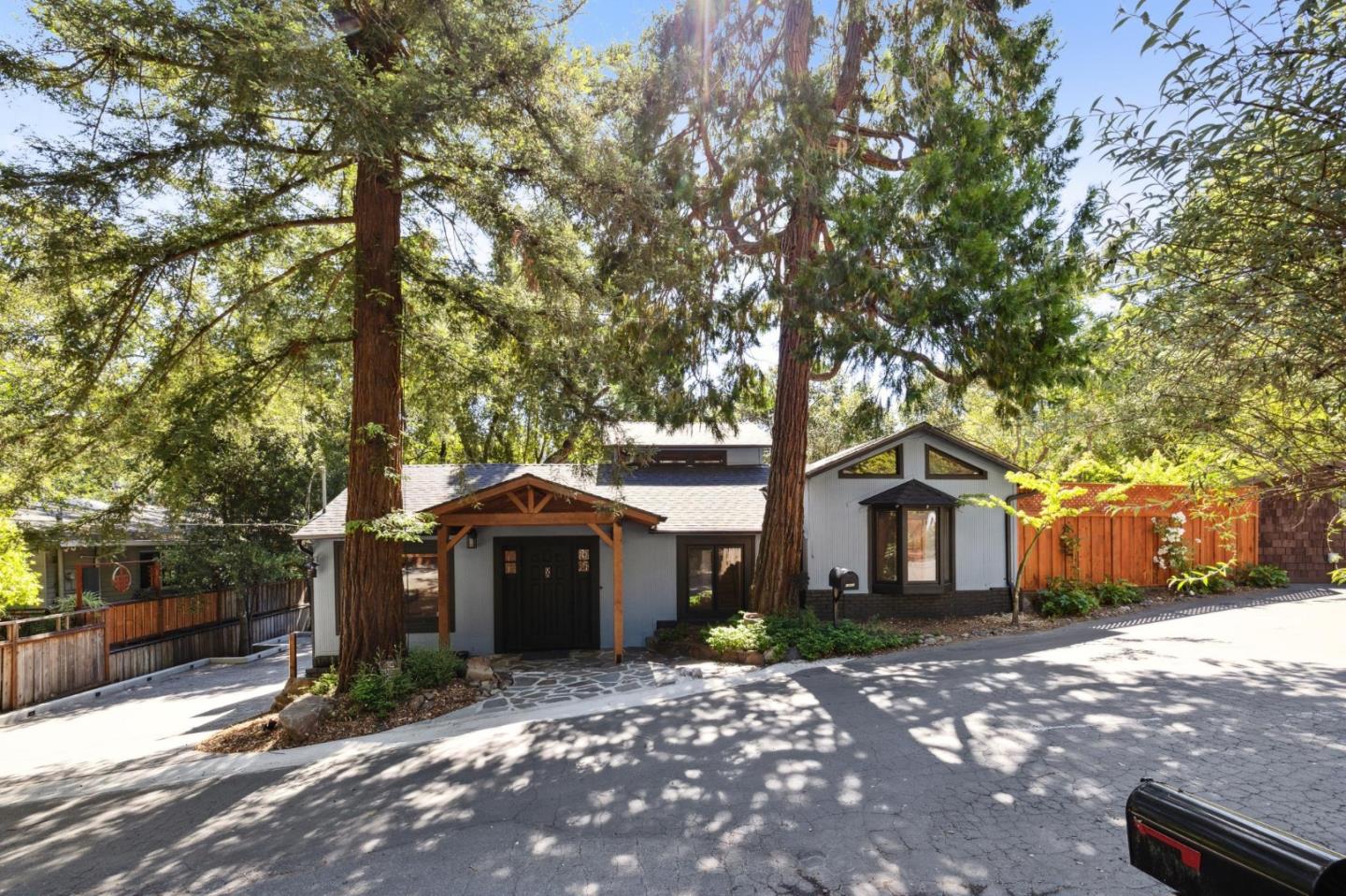 Detail Gallery Image 2 of 33 For 19940 Oakmont Dr, Los Gatos,  CA 95033 - 3 Beds | 2 Baths