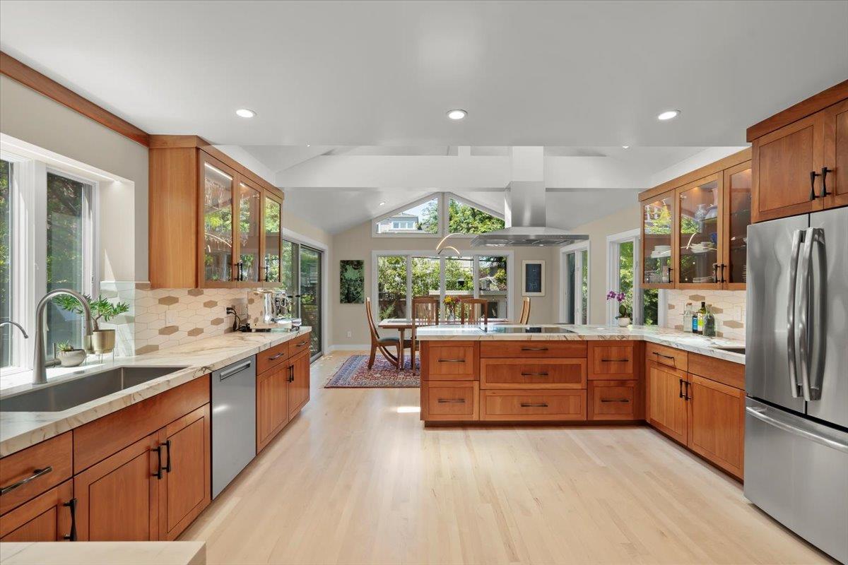Detail Gallery Image 11 of 46 For 734 Oregon Ave, San Mateo,  CA 94402 - 4 Beds | 3/1 Baths