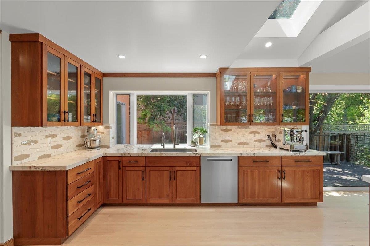 Detail Gallery Image 13 of 46 For 734 Oregon Ave, San Mateo,  CA 94402 - 4 Beds | 3/1 Baths