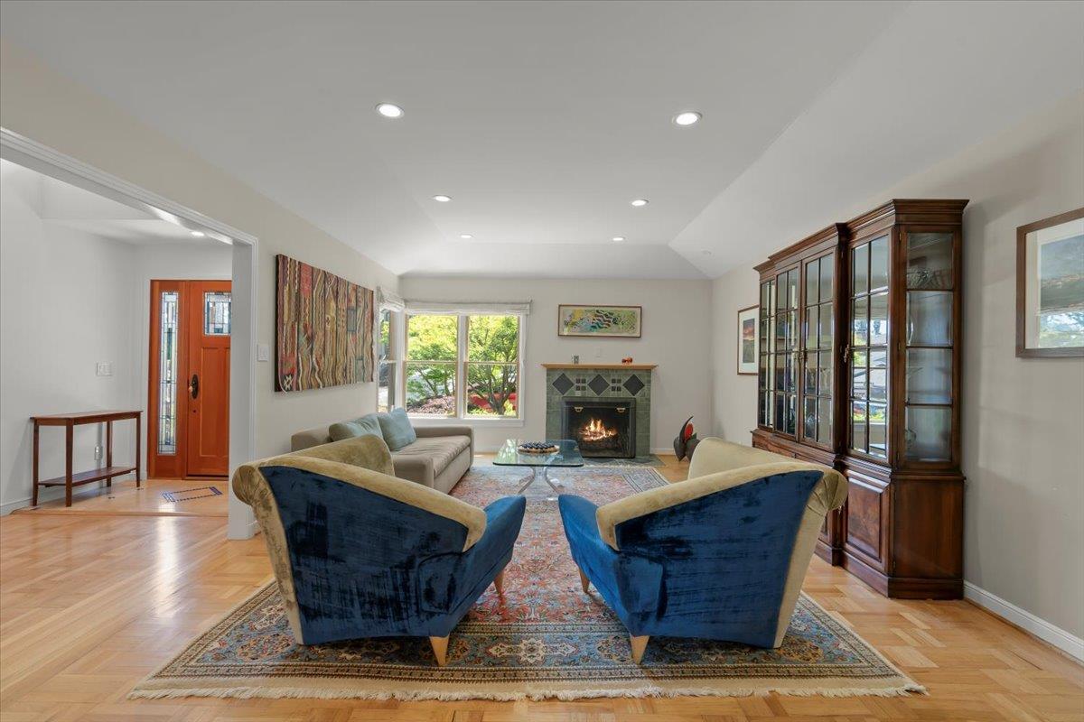 Detail Gallery Image 8 of 46 For 734 Oregon Ave, San Mateo,  CA 94402 - 4 Beds | 3/1 Baths