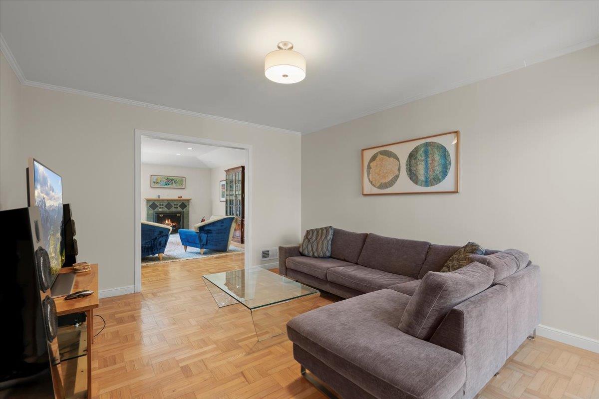 Detail Gallery Image 9 of 46 For 734 Oregon Ave, San Mateo,  CA 94402 - 4 Beds | 3/1 Baths