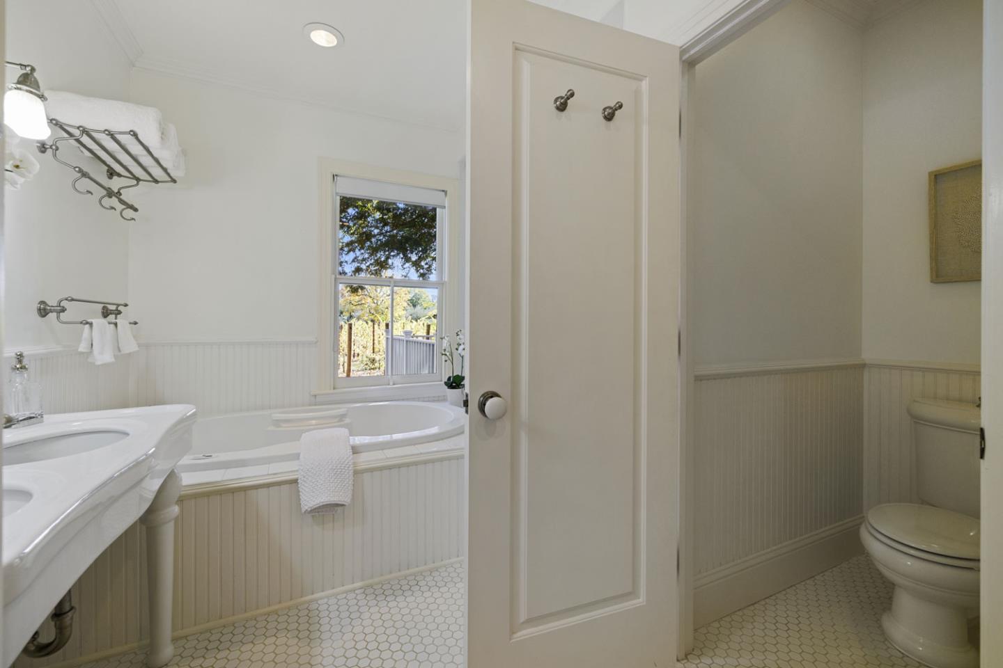 Detail Gallery Image 30 of 178 For 2551 Grant St, Calistoga,  CA 94515 - 6 Beds | 6/2 Baths