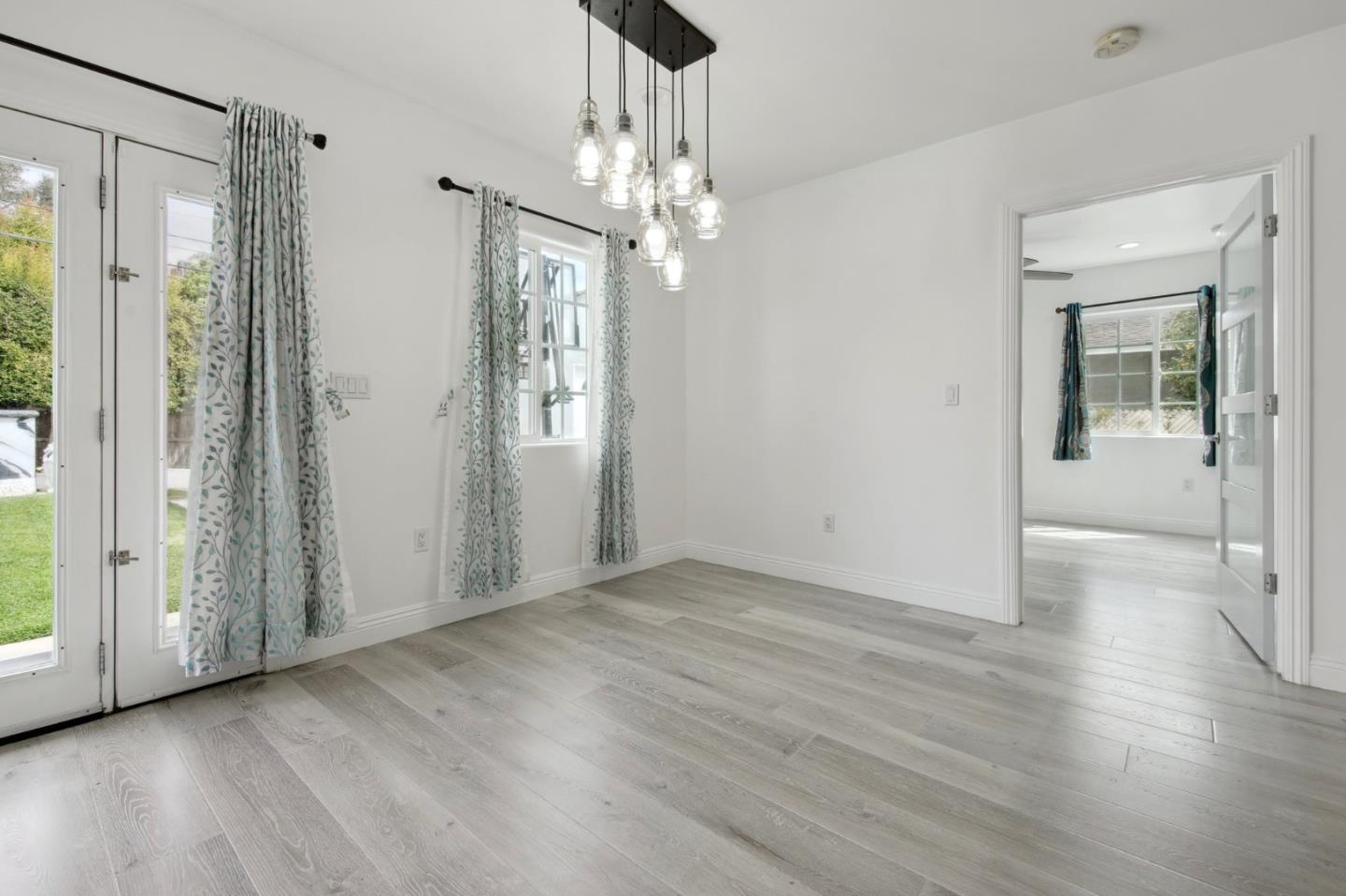 Detail Gallery Image 10 of 25 For 5040 Varna Ave #1,  Sherman Oaks,  CA 91423 - 4 Beds | 3 Baths