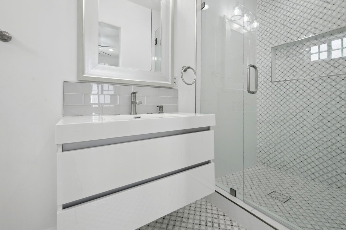 Detail Gallery Image 14 of 25 For 5040 Varna Ave #1,  Sherman Oaks,  CA 91423 - 4 Beds | 3 Baths