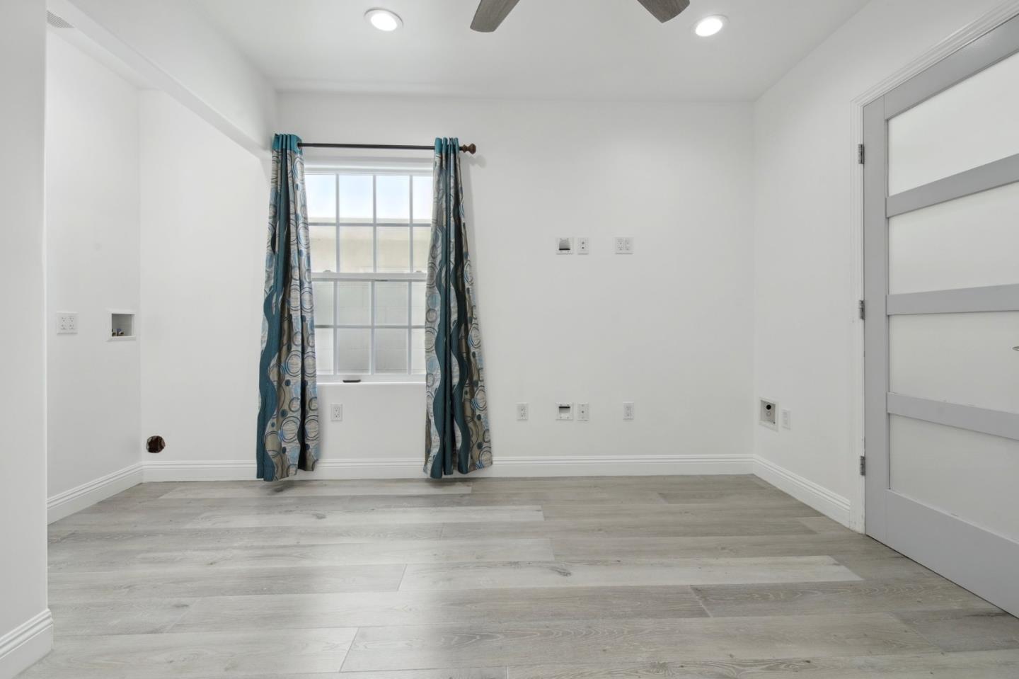 Detail Gallery Image 15 of 25 For 5040 Varna Ave #1,  Sherman Oaks,  CA 91423 - 4 Beds | 3 Baths
