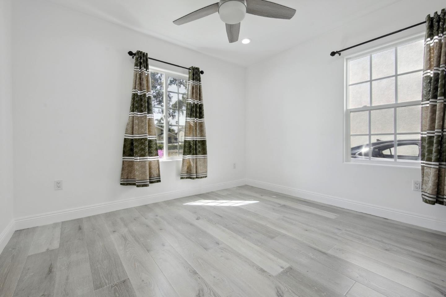 Detail Gallery Image 18 of 25 For 5040 Varna Ave #1,  Sherman Oaks,  CA 91423 - 4 Beds | 3 Baths