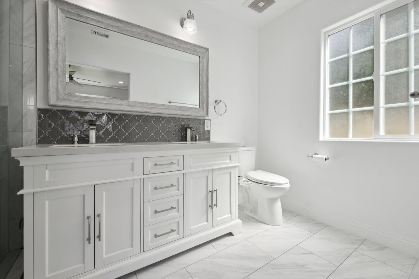 Detail Gallery Image 21 of 25 For 5040 Varna Ave #1,  Sherman Oaks,  CA 91423 - 4 Beds | 3 Baths
