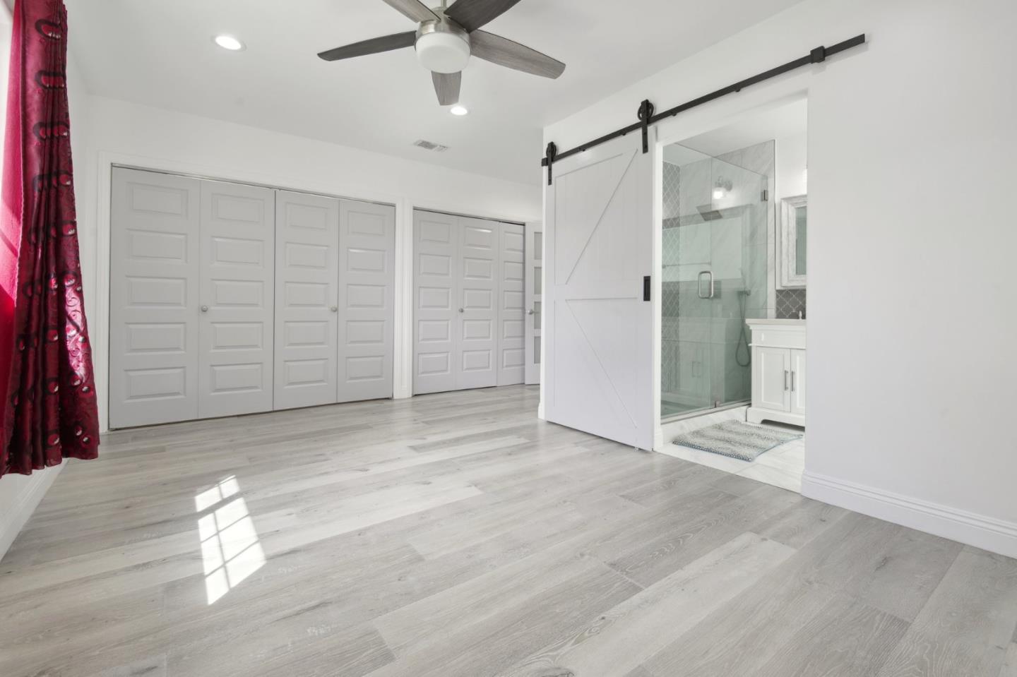 Detail Gallery Image 22 of 25 For 5040 Varna Ave #1,  Sherman Oaks,  CA 91423 - 4 Beds | 3 Baths