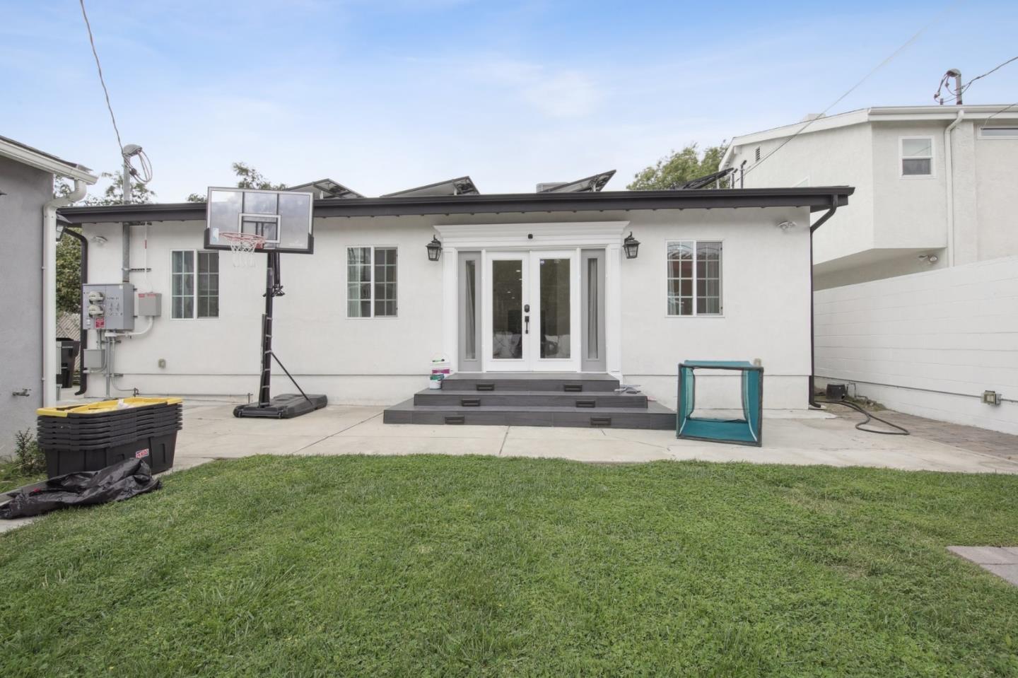 Detail Gallery Image 23 of 25 For 5040 Varna Ave #1,  Sherman Oaks,  CA 91423 - 4 Beds | 3 Baths