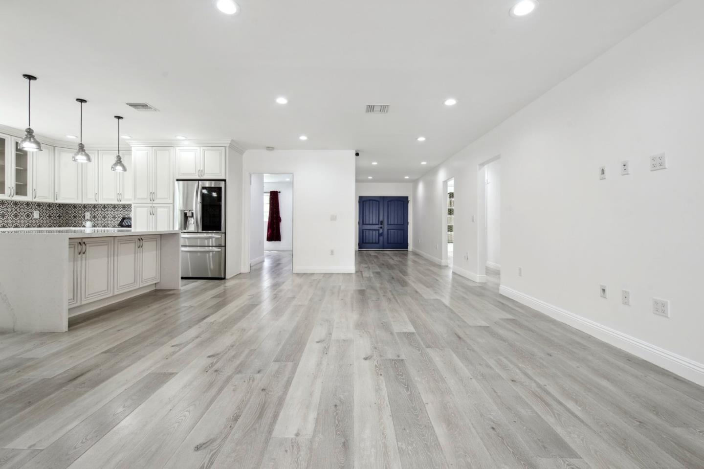 Detail Gallery Image 4 of 25 For 5040 Varna Ave #1,  Sherman Oaks,  CA 91423 - 4 Beds | 3 Baths