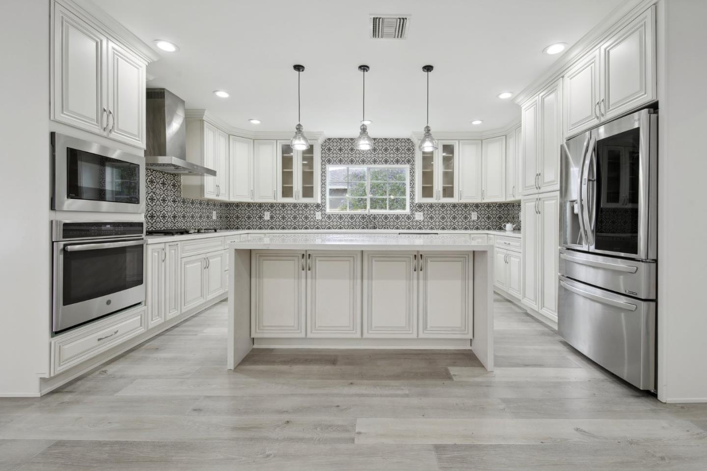 Detail Gallery Image 6 of 25 For 5040 Varna Ave #1,  Sherman Oaks,  CA 91423 - 4 Beds | 3 Baths