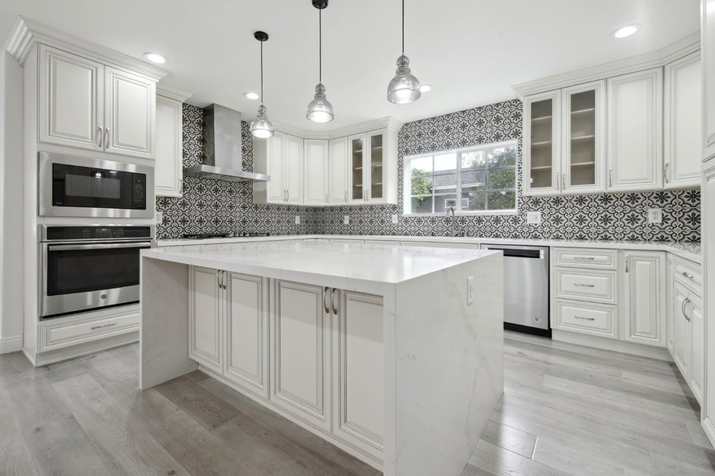 Detail Gallery Image 7 of 25 For 5040 Varna Ave #1,  Sherman Oaks,  CA 91423 - 4 Beds | 3 Baths