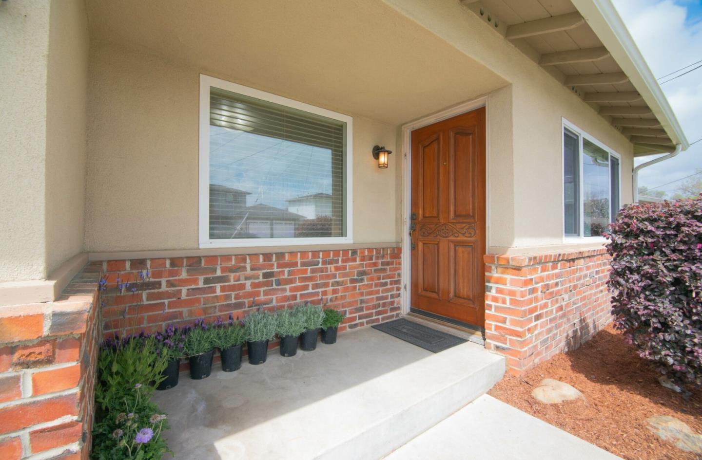 Detail Gallery Image 3 of 27 For 90 Beverly Dr, Watsonville,  CA 95076 - 4 Beds | 2 Baths