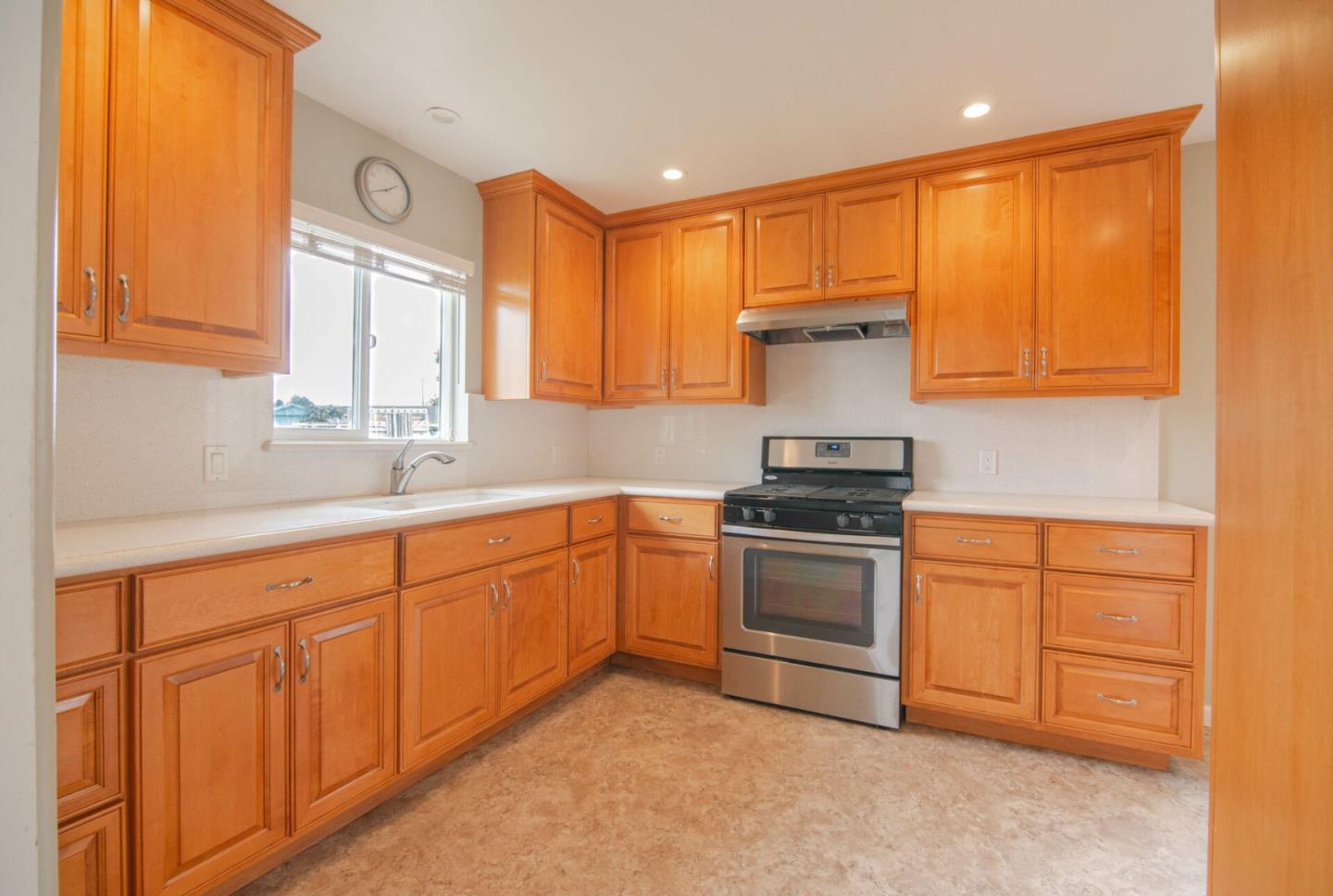 Detail Gallery Image 6 of 27 For 90 Beverly Dr, Watsonville,  CA 95076 - 4 Beds | 2 Baths