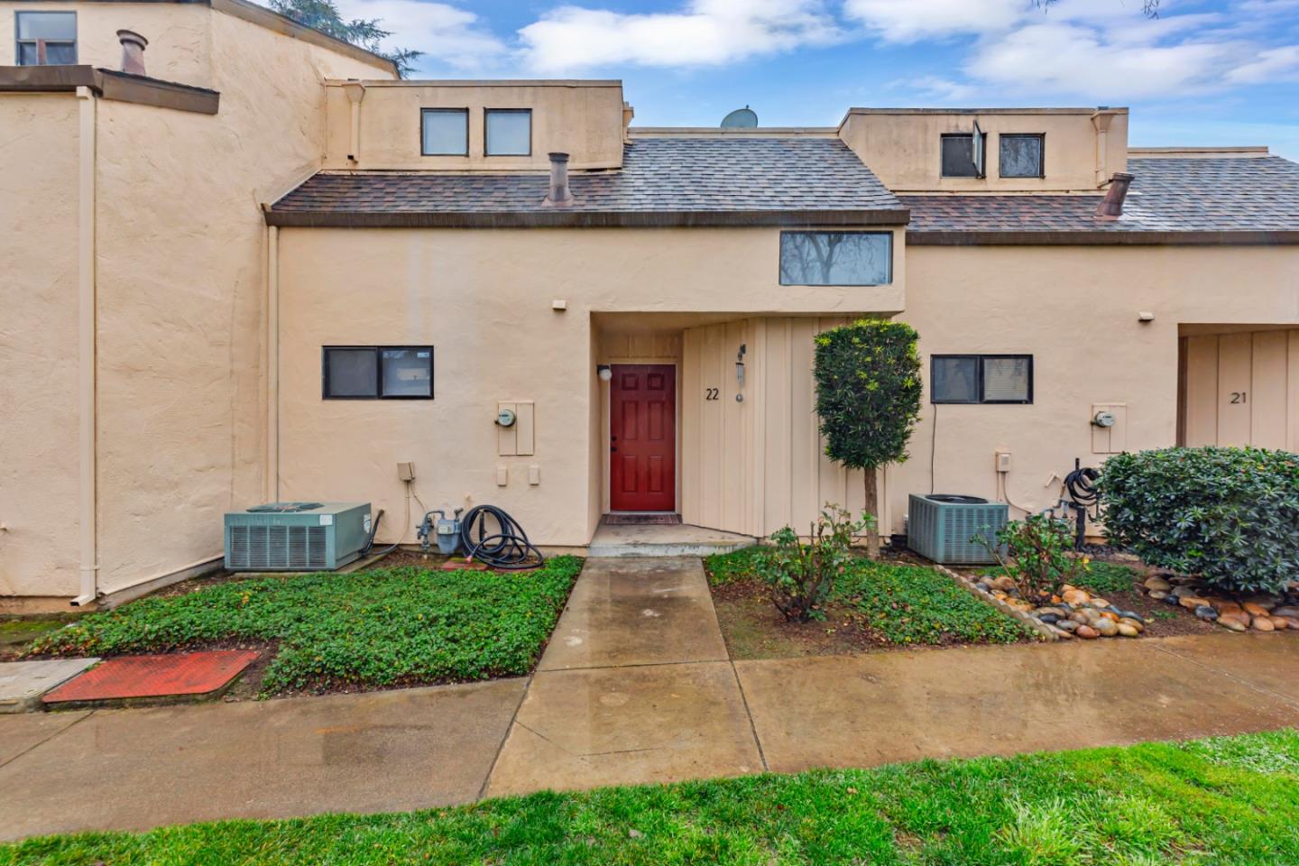 Detail Gallery Image 1 of 37 For 8170 Westwood Dr #22,  Gilroy,  CA 95020 - 2 Beds | 1/1 Baths