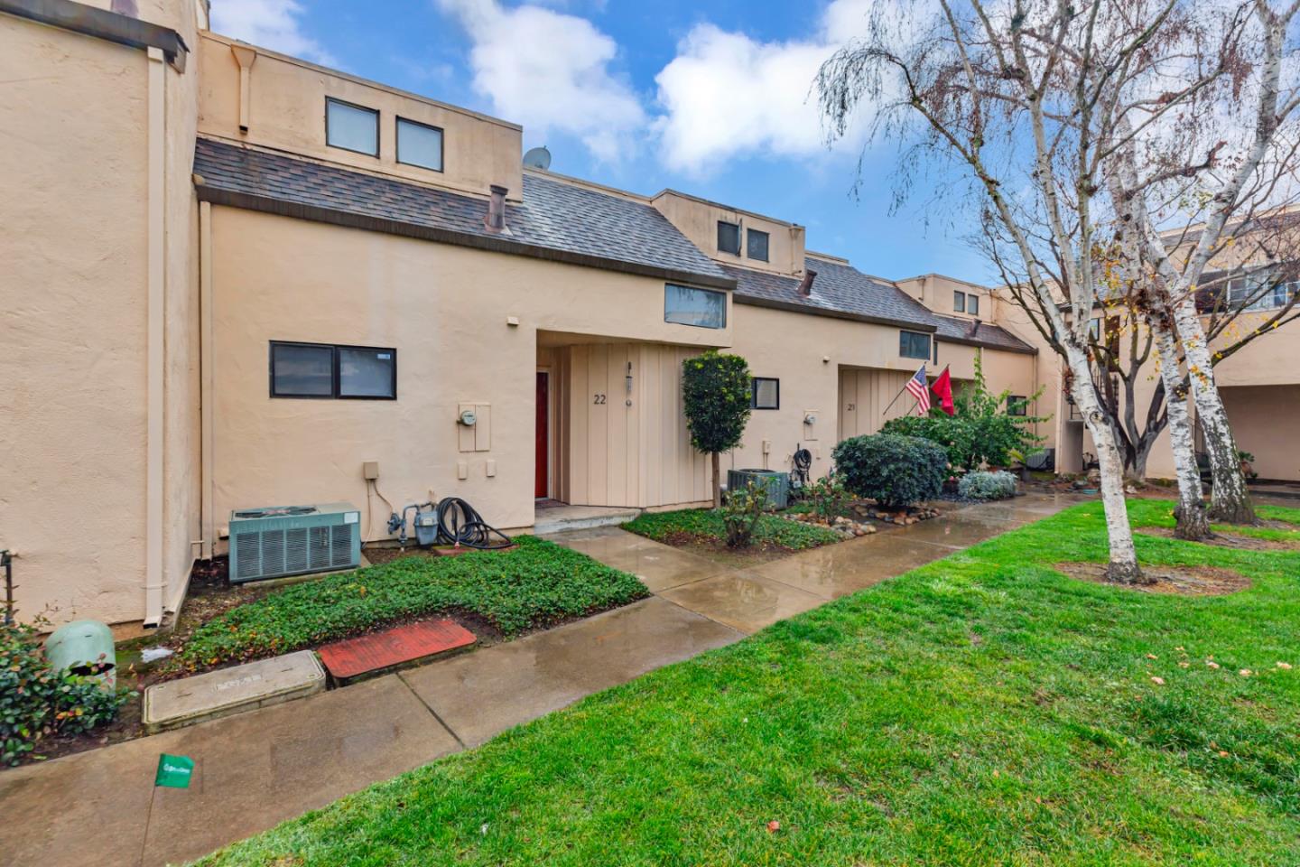 Detail Gallery Image 2 of 37 For 8170 Westwood Dr #22,  Gilroy,  CA 95020 - 2 Beds | 1/1 Baths