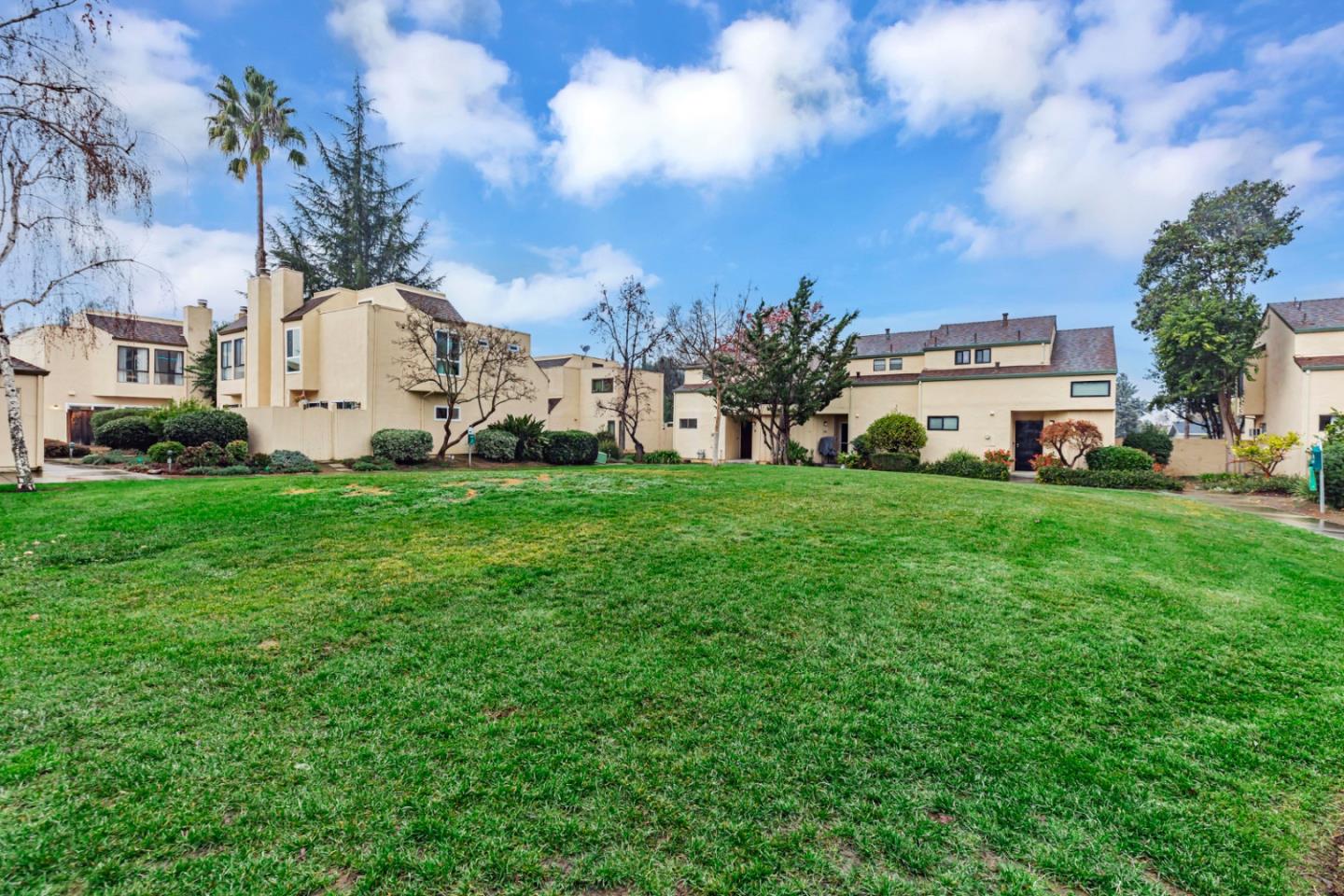 Detail Gallery Image 4 of 37 For 8170 Westwood Dr #22,  Gilroy,  CA 95020 - 2 Beds | 1/1 Baths
