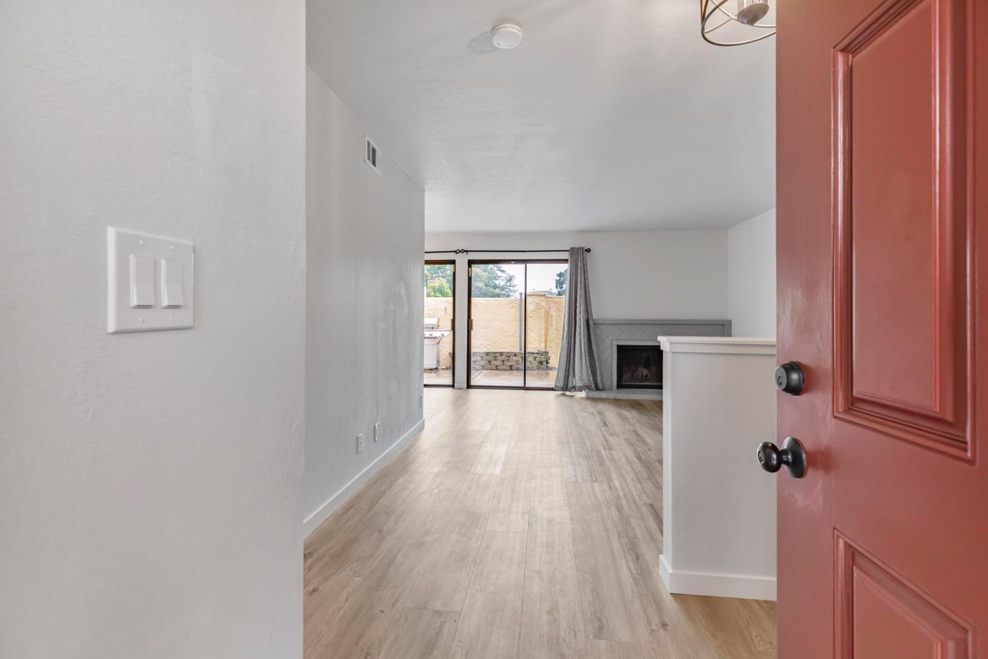 Detail Gallery Image 6 of 37 For 8170 Westwood Dr #22,  Gilroy,  CA 95020 - 2 Beds | 1/1 Baths