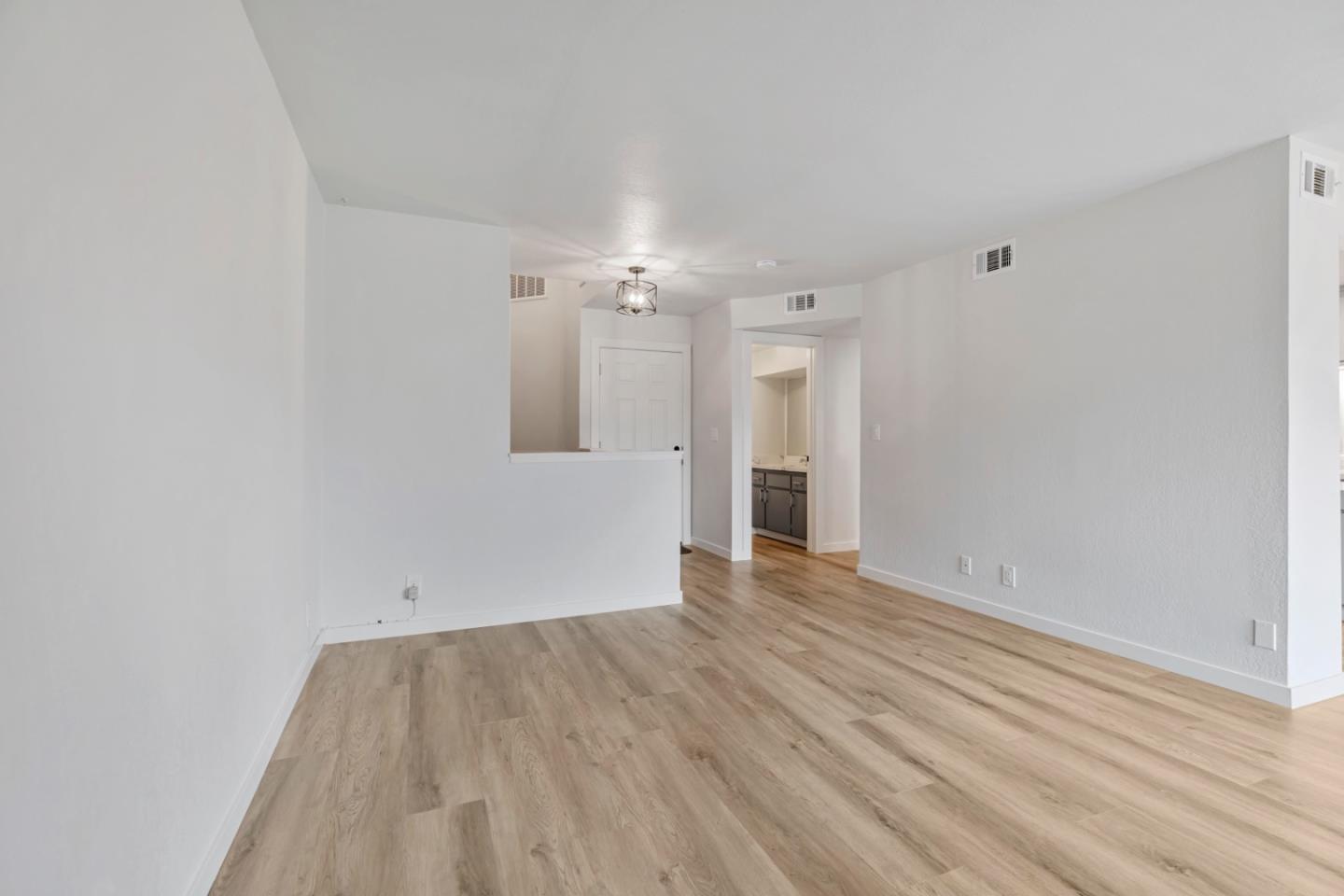 Detail Gallery Image 9 of 37 For 8170 Westwood Dr #22,  Gilroy,  CA 95020 - 2 Beds | 1/1 Baths