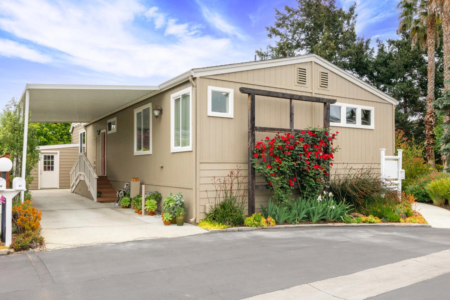 Detail Gallery Image 3 of 39 For 2655 Brommer St #53,  Santa Cruz,  CA 95062 - 3 Beds | 2 Baths