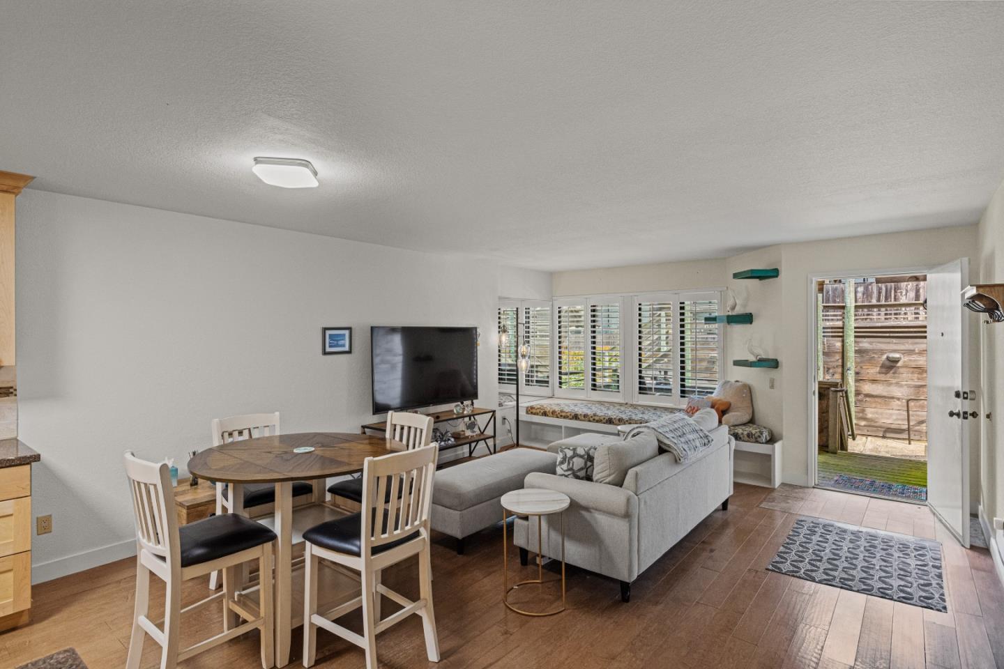 Detail Gallery Image 10 of 35 For 1 Surf Way #129,  Monterey,  CA 93940 - 2 Beds | 2 Baths