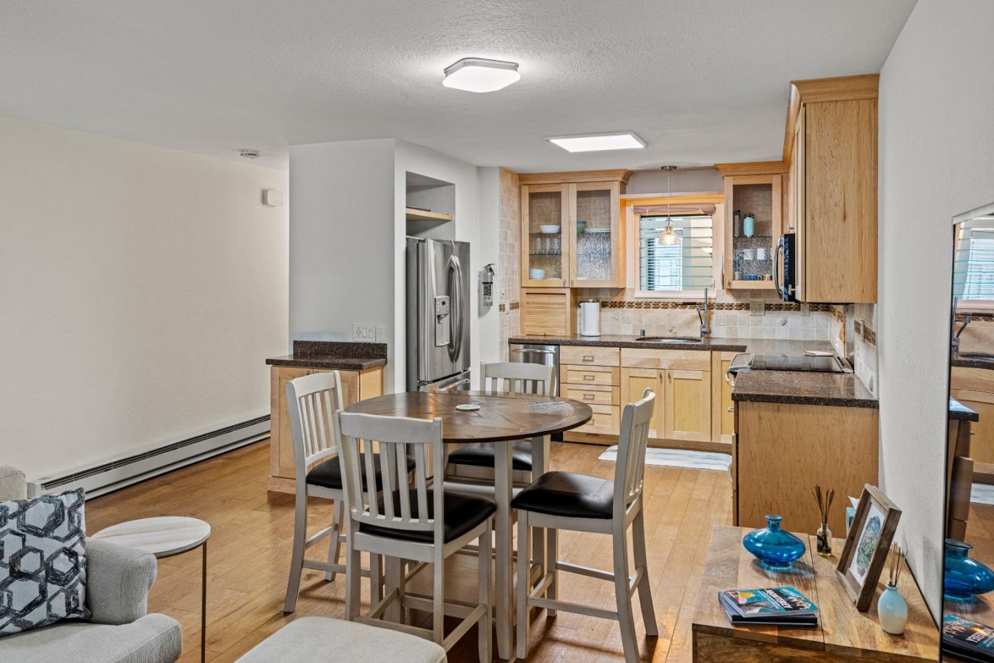 Detail Gallery Image 11 of 35 For 1 Surf Way #129,  Monterey,  CA 93940 - 2 Beds | 2 Baths