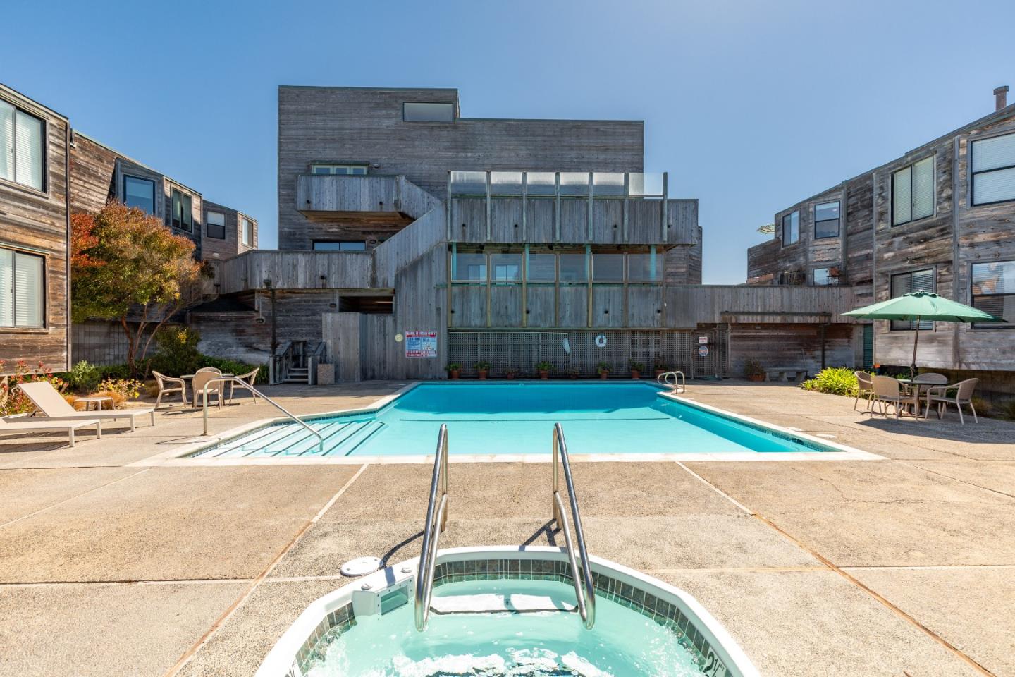 Detail Gallery Image 27 of 35 For 1 Surf Way #129,  Monterey,  CA 93940 - 2 Beds | 2 Baths