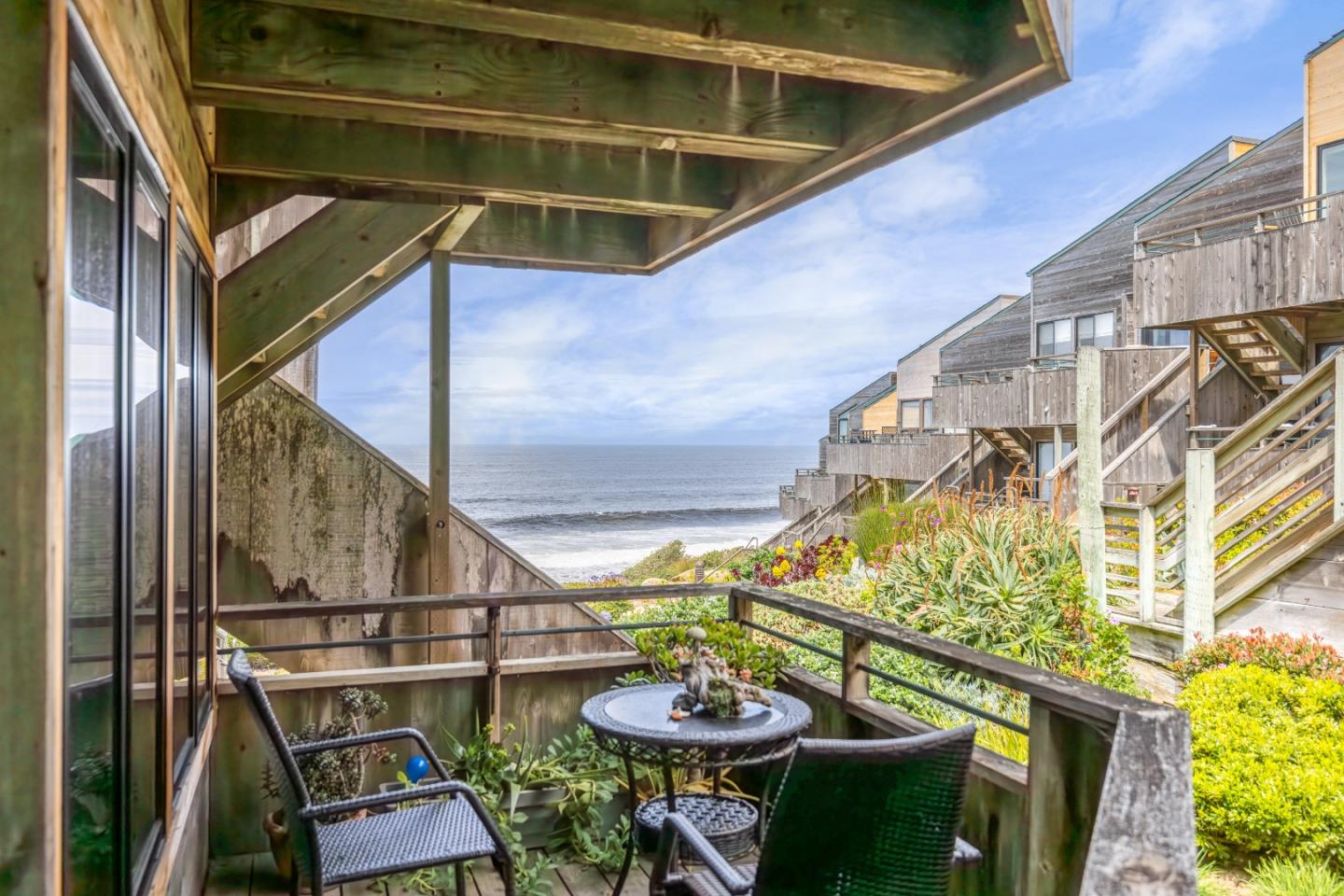 Detail Gallery Image 4 of 35 For 1 Surf Way #129,  Monterey,  CA 93940 - 2 Beds | 2 Baths