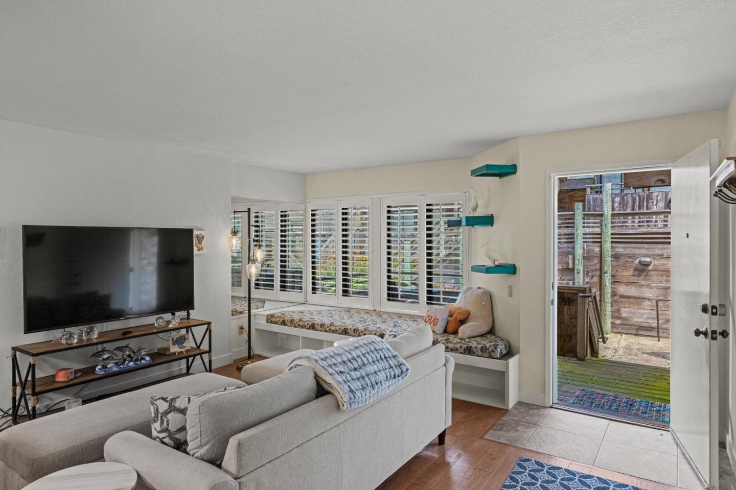 Detail Gallery Image 7 of 35 For 1 Surf Way #129,  Monterey,  CA 93940 - 2 Beds | 2 Baths