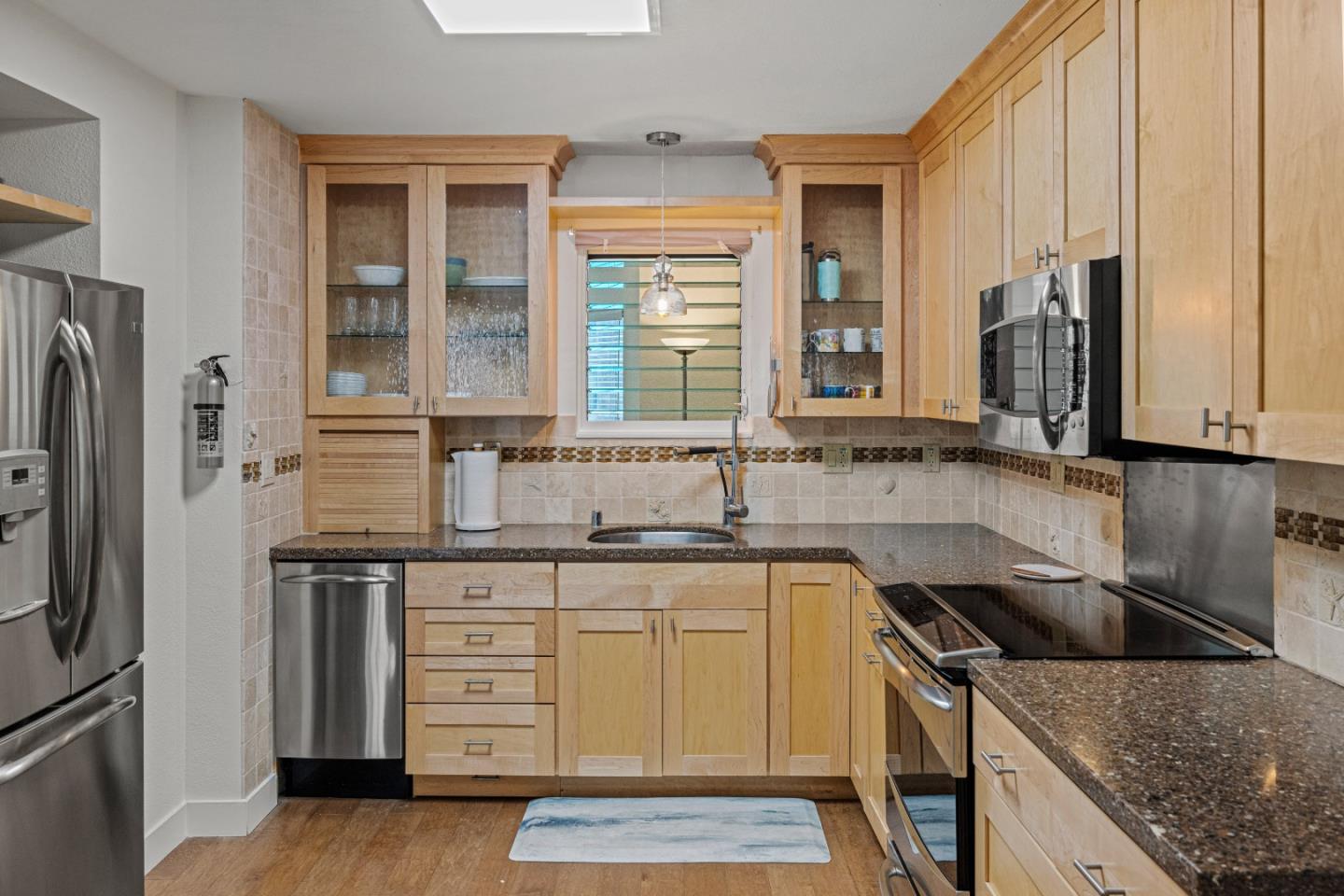 Detail Gallery Image 9 of 35 For 1 Surf Way #129,  Monterey,  CA 93940 - 2 Beds | 2 Baths