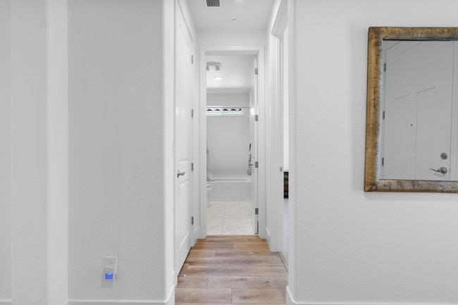 Detail Gallery Image 10 of 70 For 2008 White Oak Dr, Hollister,  CA 95023 - 2 Beds | 2 Baths