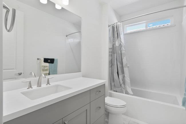 Detail Gallery Image 11 of 70 For 2008 White Oak Dr, Hollister,  CA 95023 - 2 Beds | 2 Baths