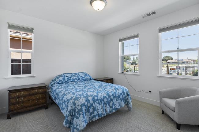Detail Gallery Image 12 of 70 For 2008 White Oak Dr, Hollister,  CA 95023 - 2 Beds | 2 Baths