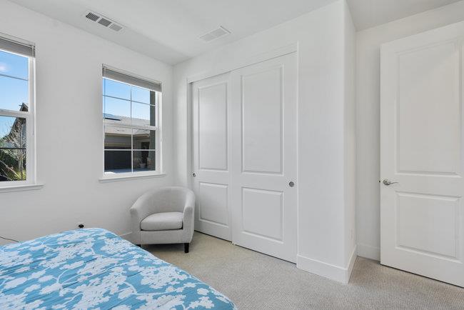 Detail Gallery Image 13 of 70 For 2008 White Oak Dr, Hollister,  CA 95023 - 2 Beds | 2 Baths