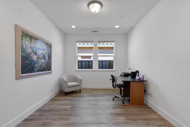Detail Gallery Image 17 of 70 For 2008 White Oak Dr, Hollister,  CA 95023 - 2 Beds | 2 Baths