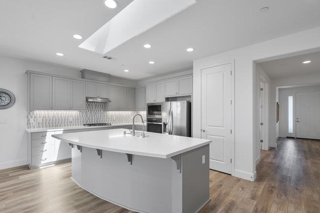 Detail Gallery Image 20 of 70 For 2008 White Oak Dr, Hollister,  CA 95023 - 2 Beds | 2 Baths