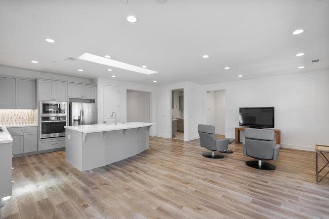 Detail Gallery Image 24 of 70 For 2008 White Oak Dr, Hollister,  CA 95023 - 2 Beds | 2 Baths