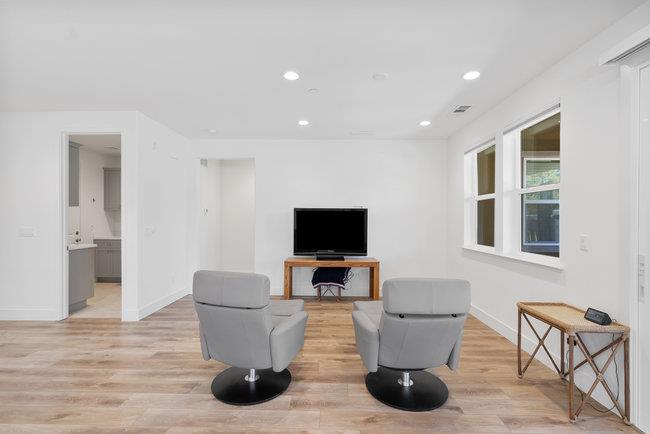 Detail Gallery Image 25 of 70 For 2008 White Oak Dr, Hollister,  CA 95023 - 2 Beds | 2 Baths