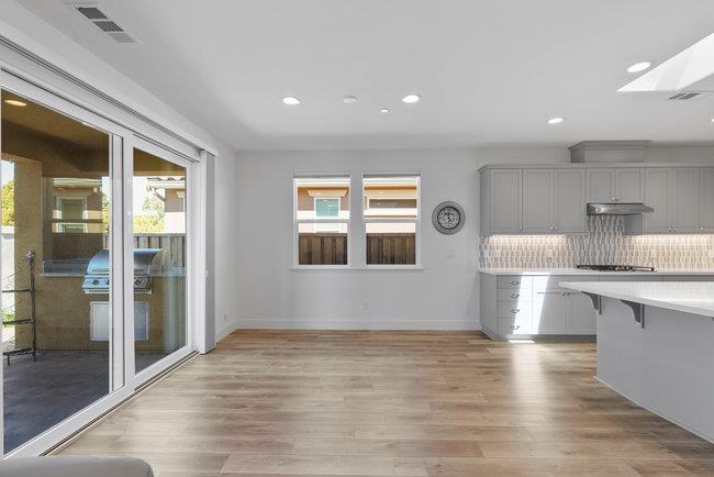 Detail Gallery Image 26 of 70 For 2008 White Oak Dr, Hollister,  CA 95023 - 2 Beds | 2 Baths